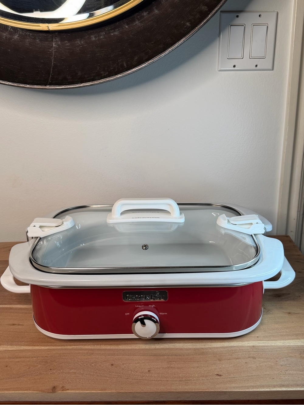 3.5-Quart (approx. 3.3 L) 9" x 13" Crock-Pot
Slow cooker with a casserole-style